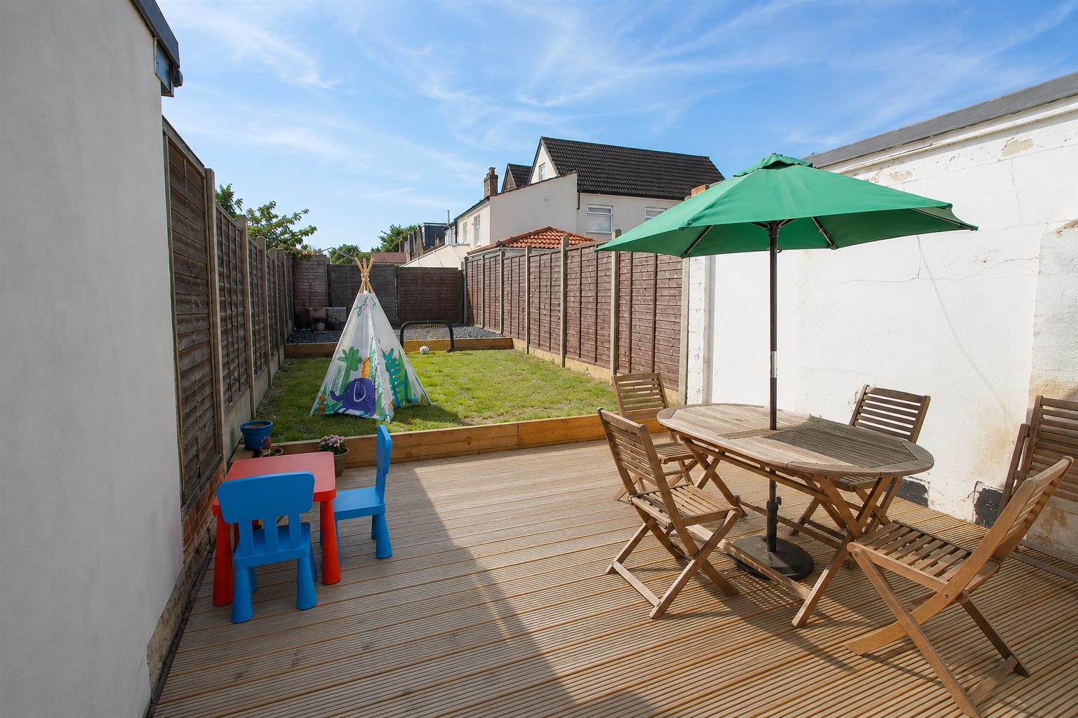 2 bed property in Stafford Road, Wallington